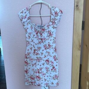 I’m selling this beautiful floral print dress!